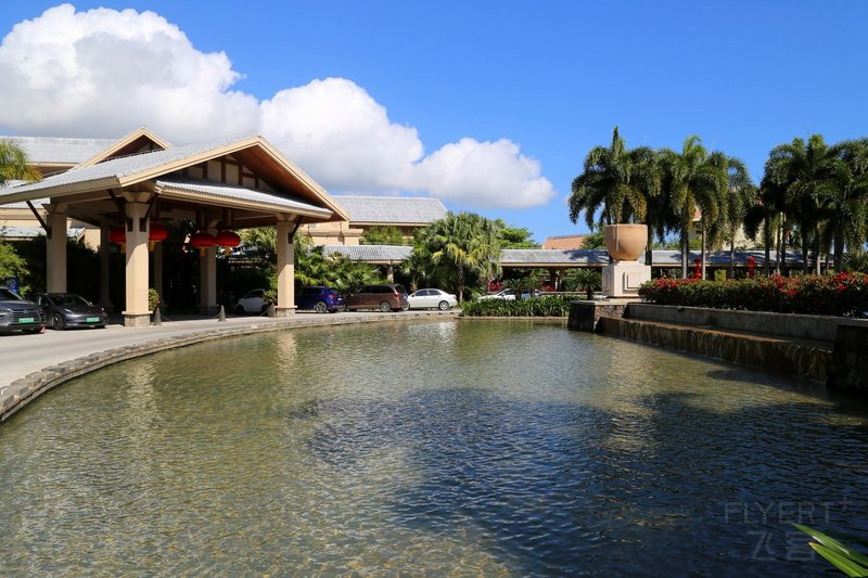 Sanya--Hilton Sanya Yalong Bay Entrance (3).JPG