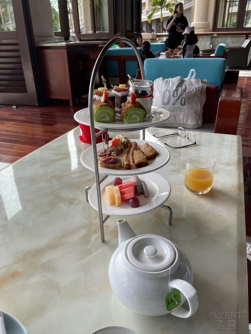 Sanya--Hilton Sanya Yalong Bay Lobby Afternoon Tea.JPG