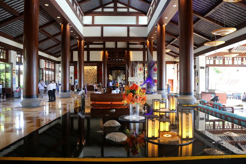 Sanya--Hilton Sanya Yalong Bay Lobby (2).JPG