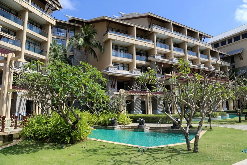 Sanya--Hilton Sanya Yalong Bay Pools and Garden (5).JPG