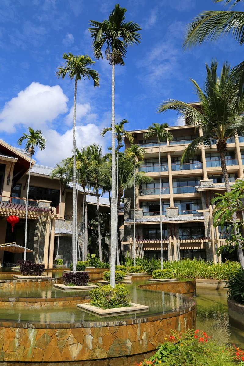 Sanya--Hilton Sanya Yalong Bay Pools and Garden (4).JPG