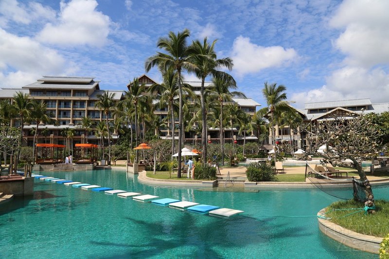 Sanya--Hilton Sanya Yalong Bay Pools and Garden (20).JPG