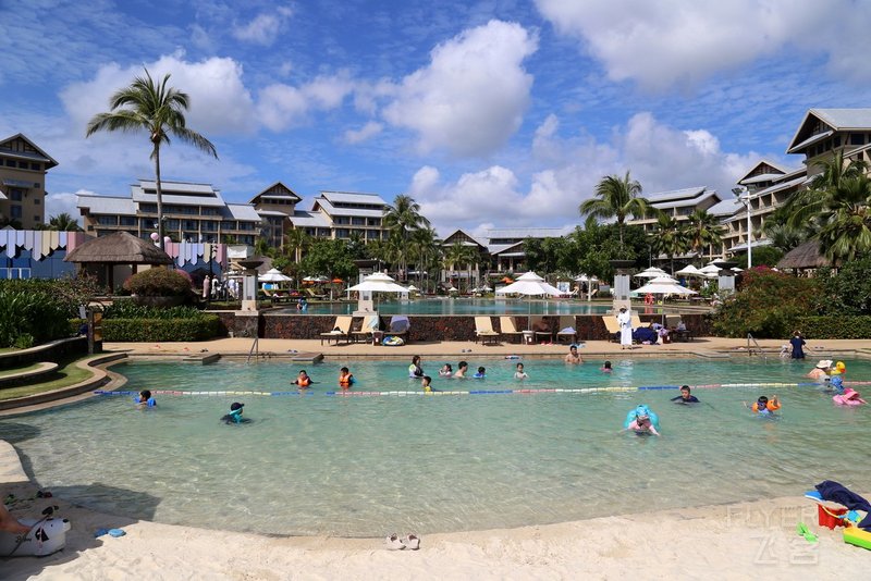 Sanya--Hilton Sanya Yalong Bay Pools and Garden (29).JPG