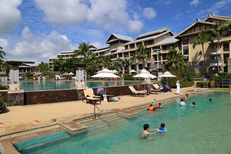 Sanya--Hilton Sanya Yalong Bay Pools and Garden (28).JPG