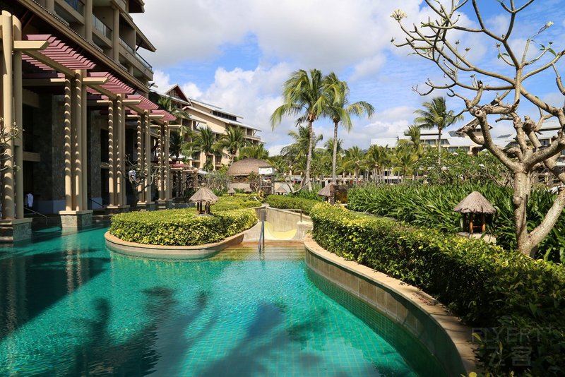 Sanya--Hilton Sanya Yalong Bay Pools and Garden (34).JPG