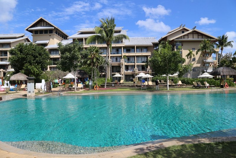 Sanya--Hilton Sanya Yalong Bay Pools and Garden (23).JPG