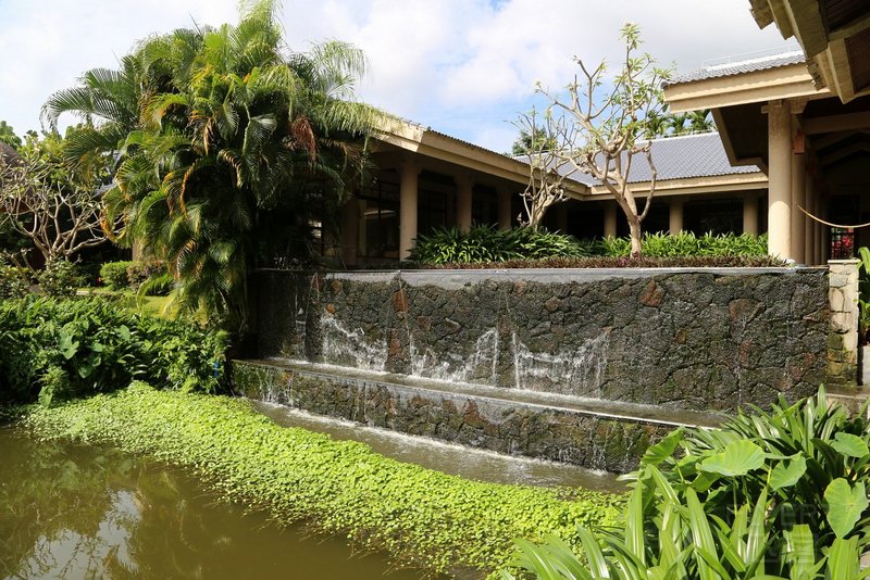 Sanya--Hilton Sanya Yalong Bay Pools and Garden (46).JPG