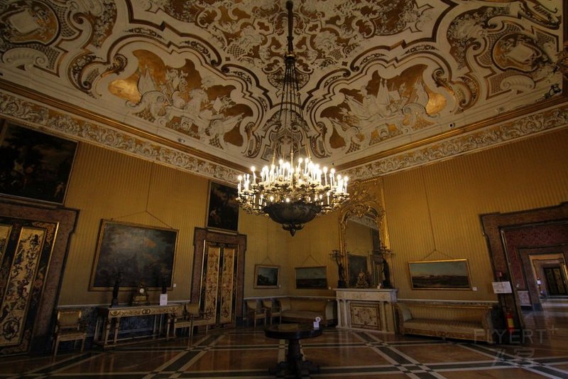 Naples--Palazzo Reale (19).JPG