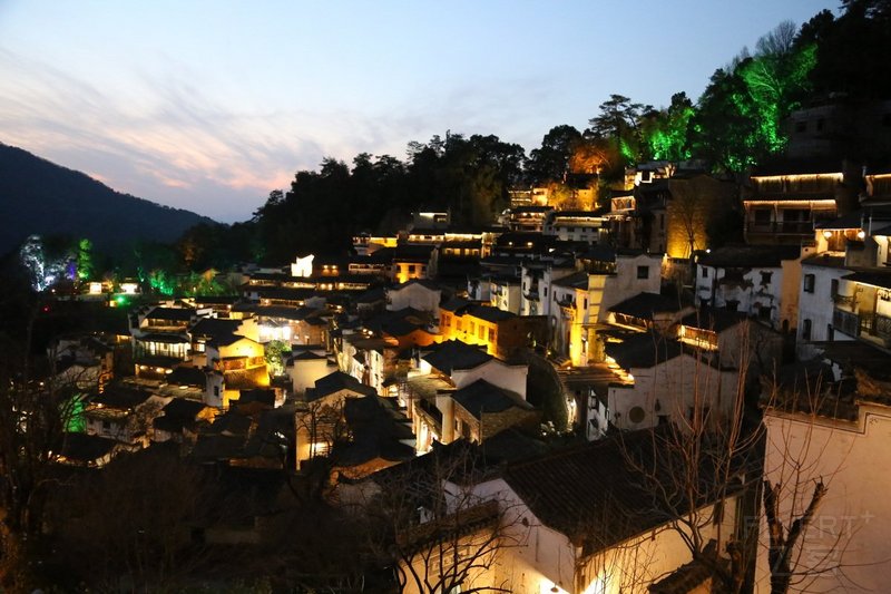 Wuyuan County--Huanglin Village at Night (1).JPG