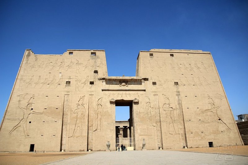 Edfu Temple (42).JPG