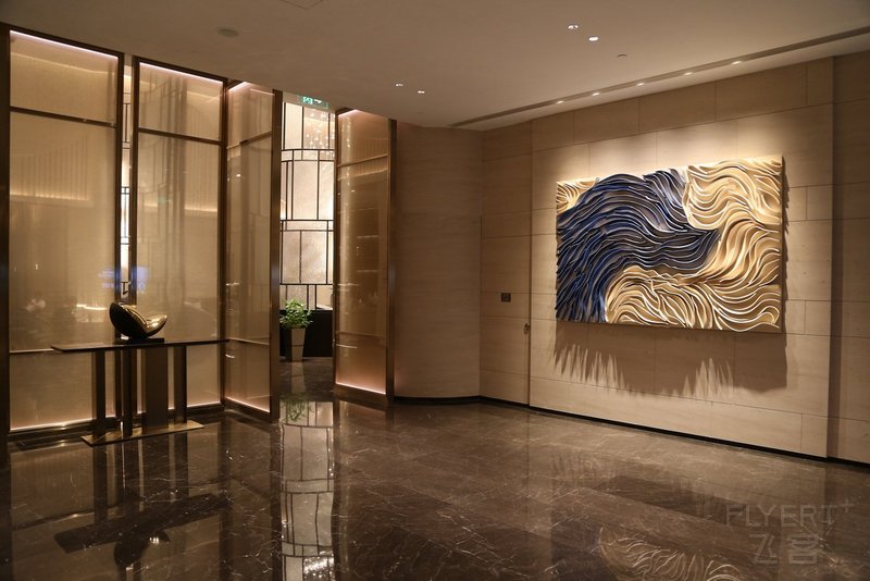 Lanzhou--Hilton Lanzhou City Center Lobby (8).JPG