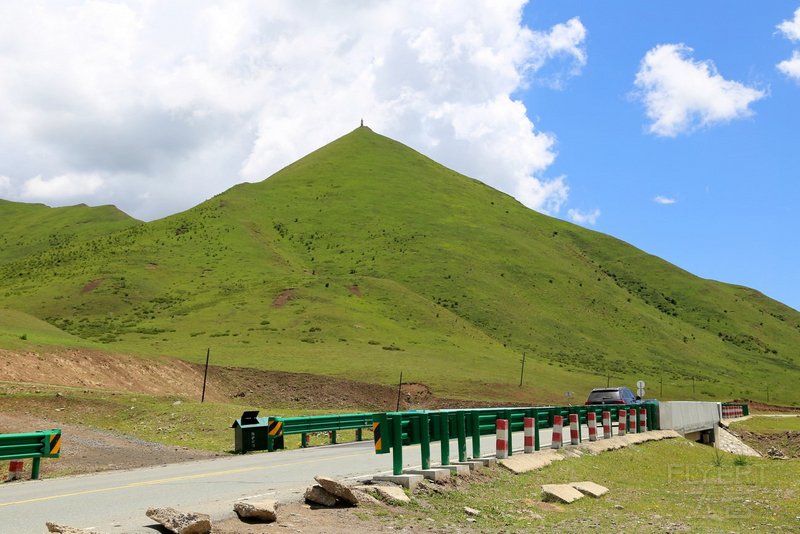 Gannan--Road View from Xiahe to Langmu Temple (11).JPG