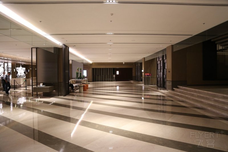 Shenyang--Shenyang Marriott Hotel Lobby (2).JPG