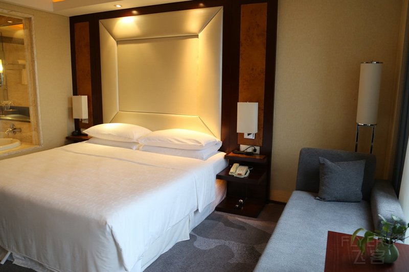 Wenzhou--Sheraton Wenzhou Hotel Room (6).JPG