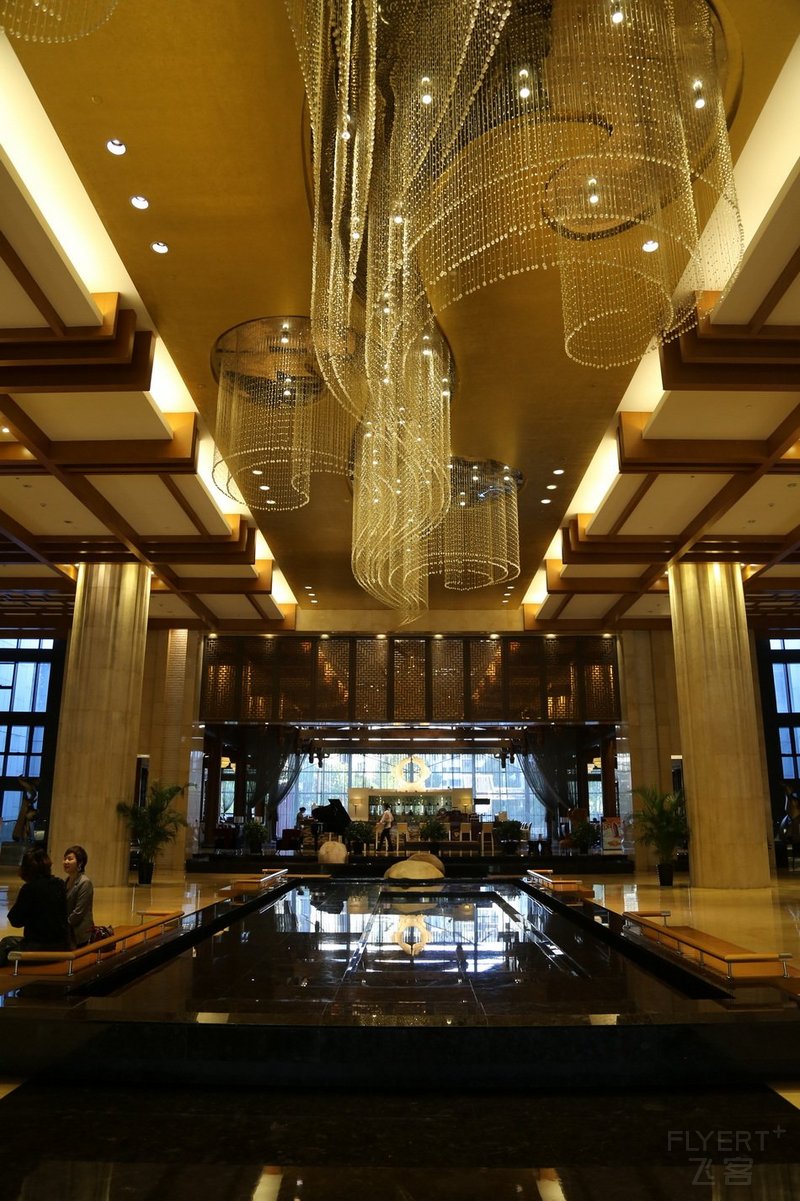 Huangshan--Crowne Plaza Huangshan Lobby (7).JPG