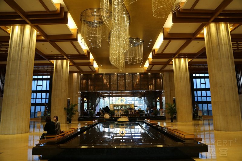 Huangshan--Crowne Plaza Huangshan Lobby (6).JPG