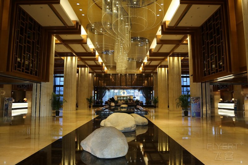 Huangshan--Crowne Plaza Huangshan Lobby (4).JPG