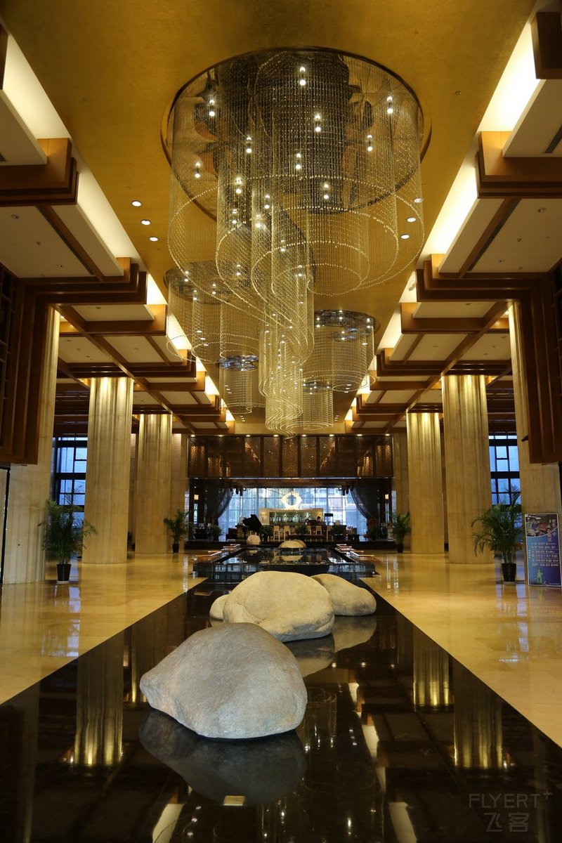 Huangshan--Crowne Plaza Huangshan Lobby (5).JPG