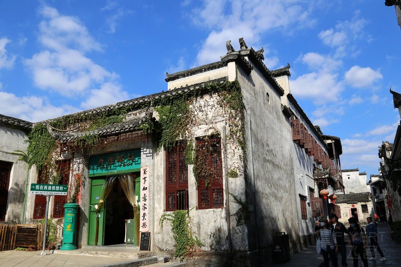 Huangshan--Xidi Village (10).JPG