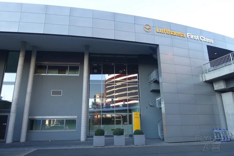 Lufthansa-First-Class-Terminal-1 copy.jpg