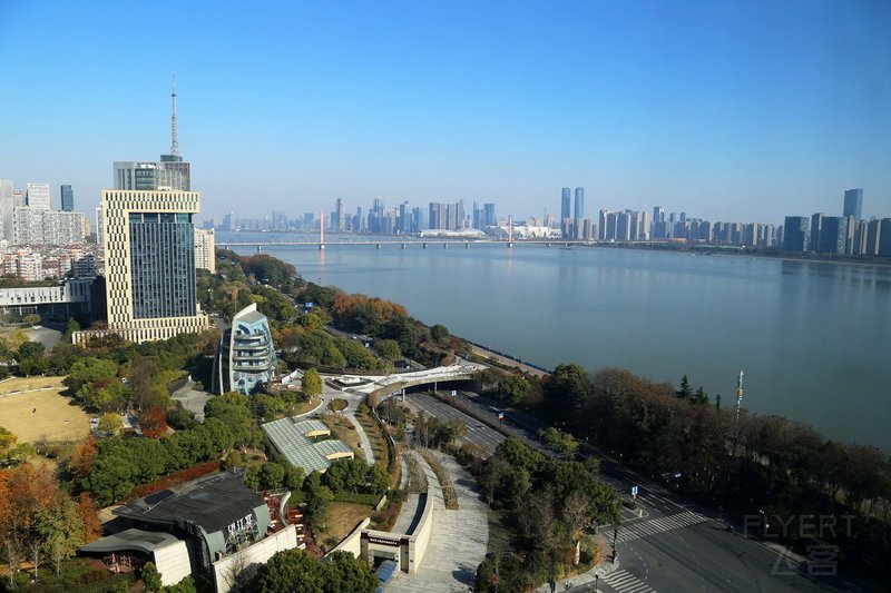 Hangzhou--The Azure Qianjiang A Luxury Collection Hotel Room (10).JPG
