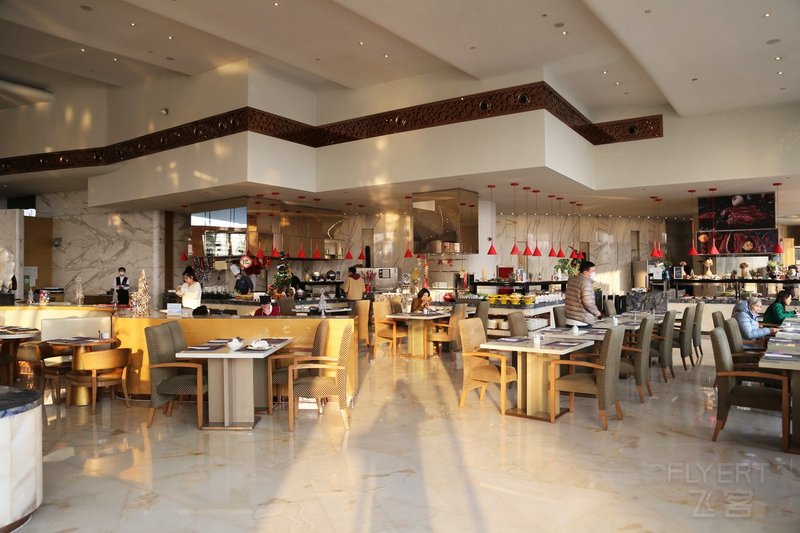 Huzhou--Sheraton Huzhou Hotspring Resort Restanrant (4).JPG