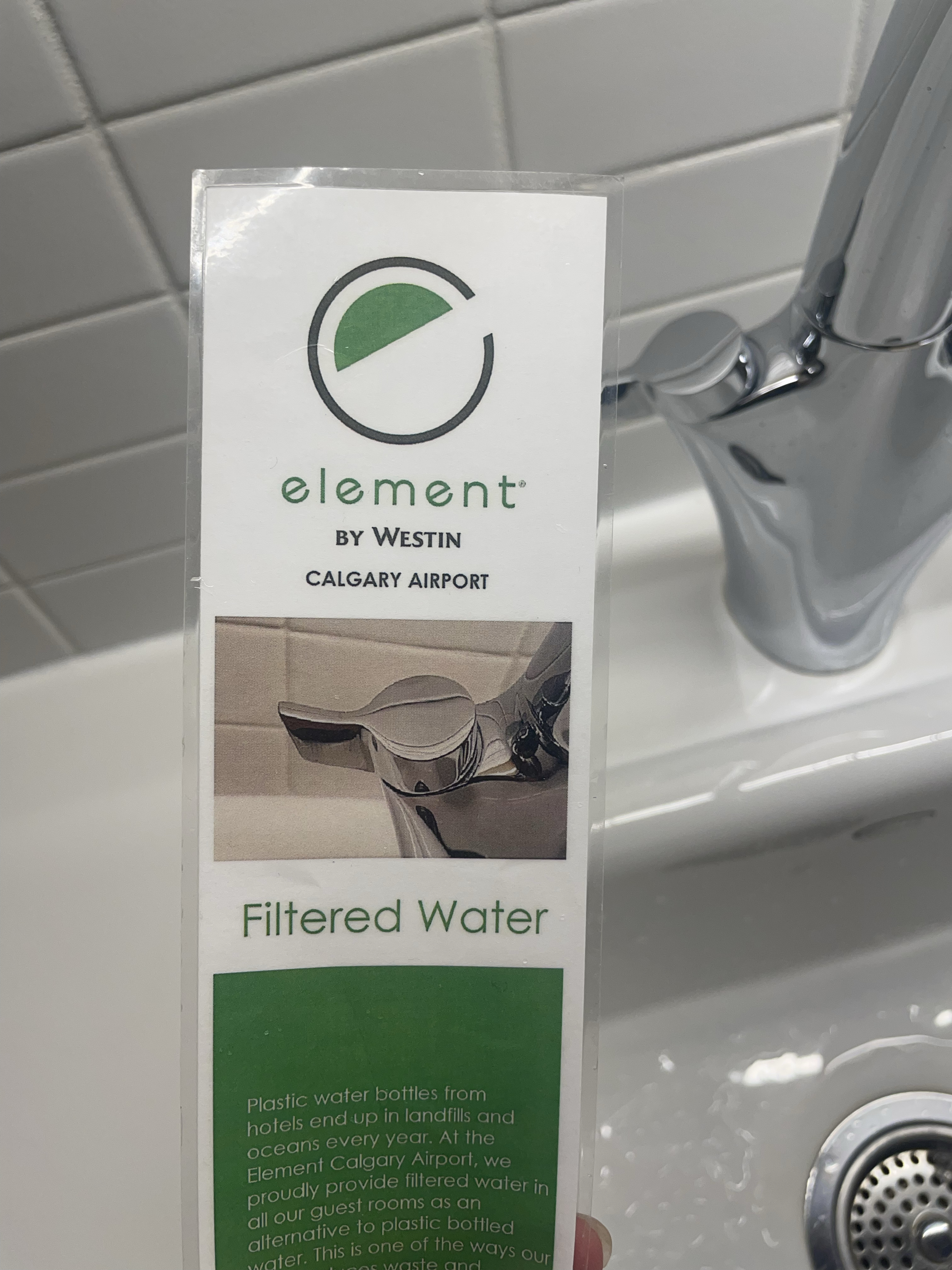 Element Calgary Airport Դ޾Ƶ Report ̳׷