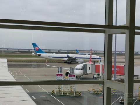 1.15 SZX—PEK，HU7712 B789经济舱