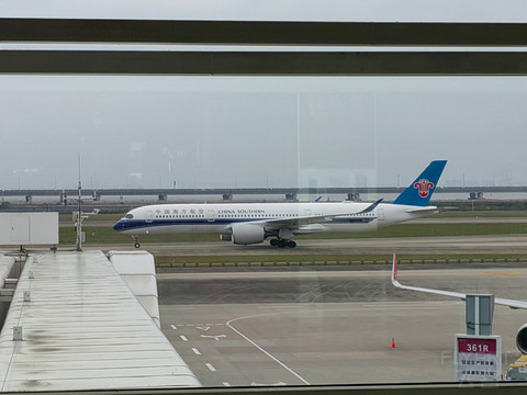 1.15 SZX—PEK，HU7712 B789经济舱