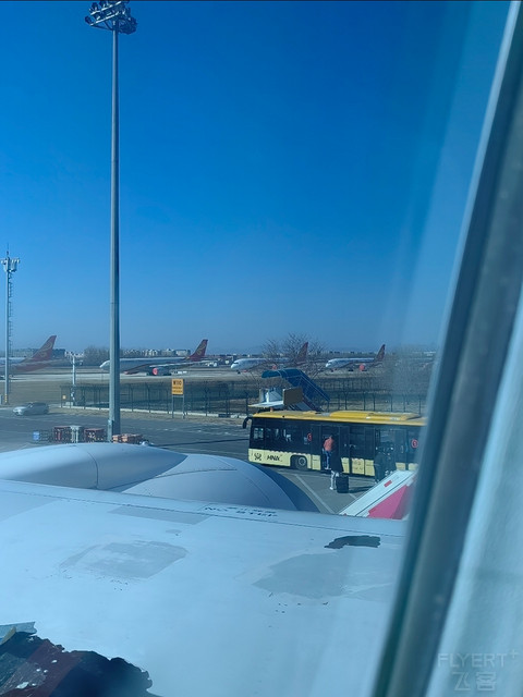 1.15 SZX—PEK，HU7712 B789经济舱