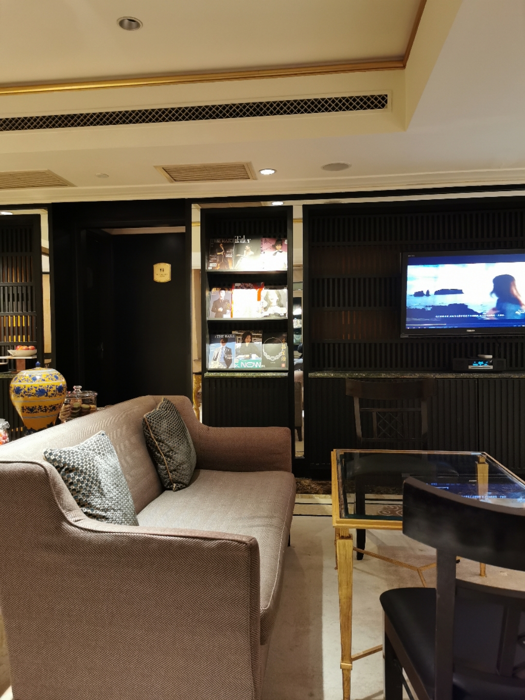 the loneliest lounge in the earth~~~~St.Regis Beijing