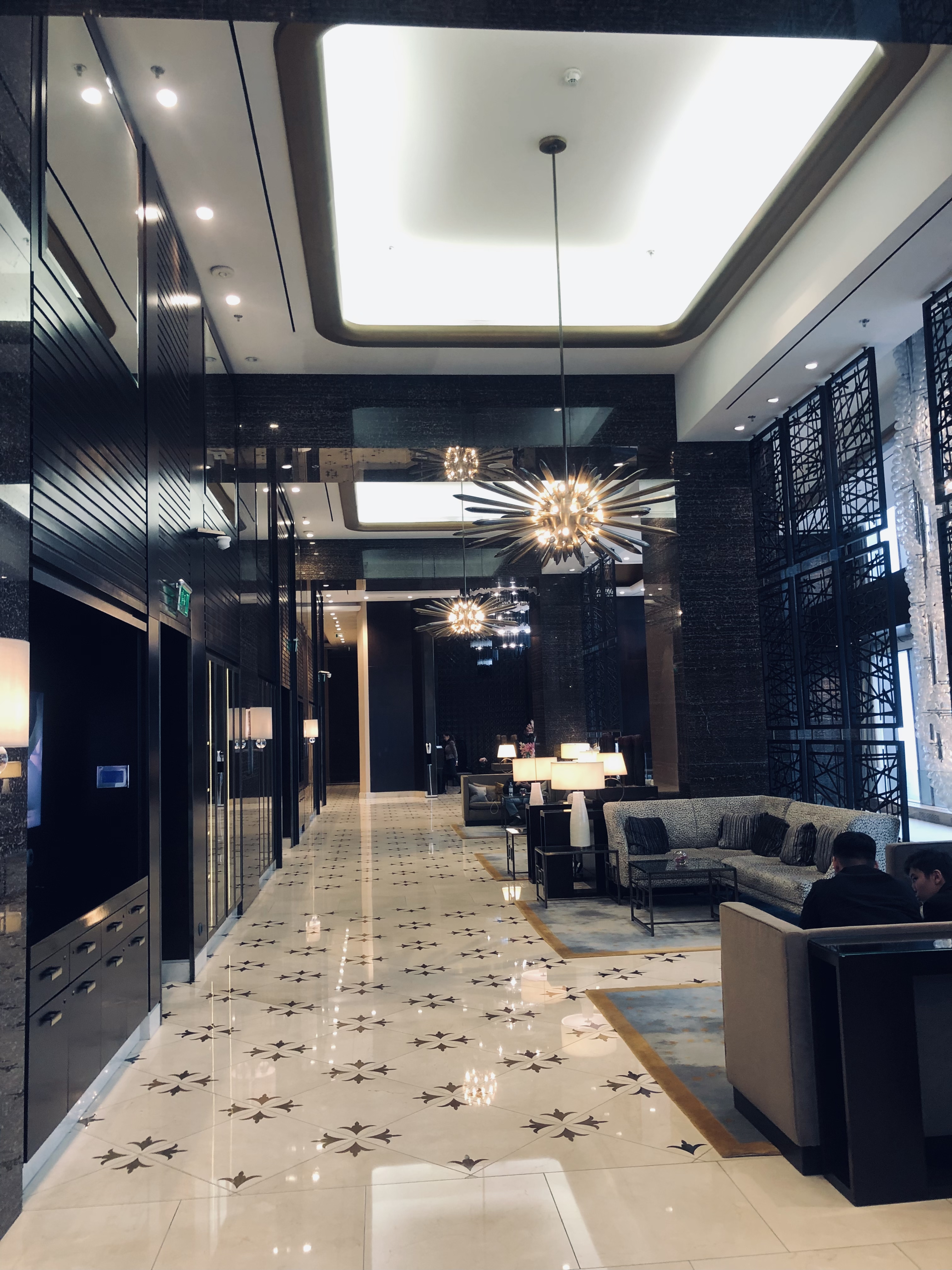ľͼ˼پƵ The Ritz-Carlton Almaty