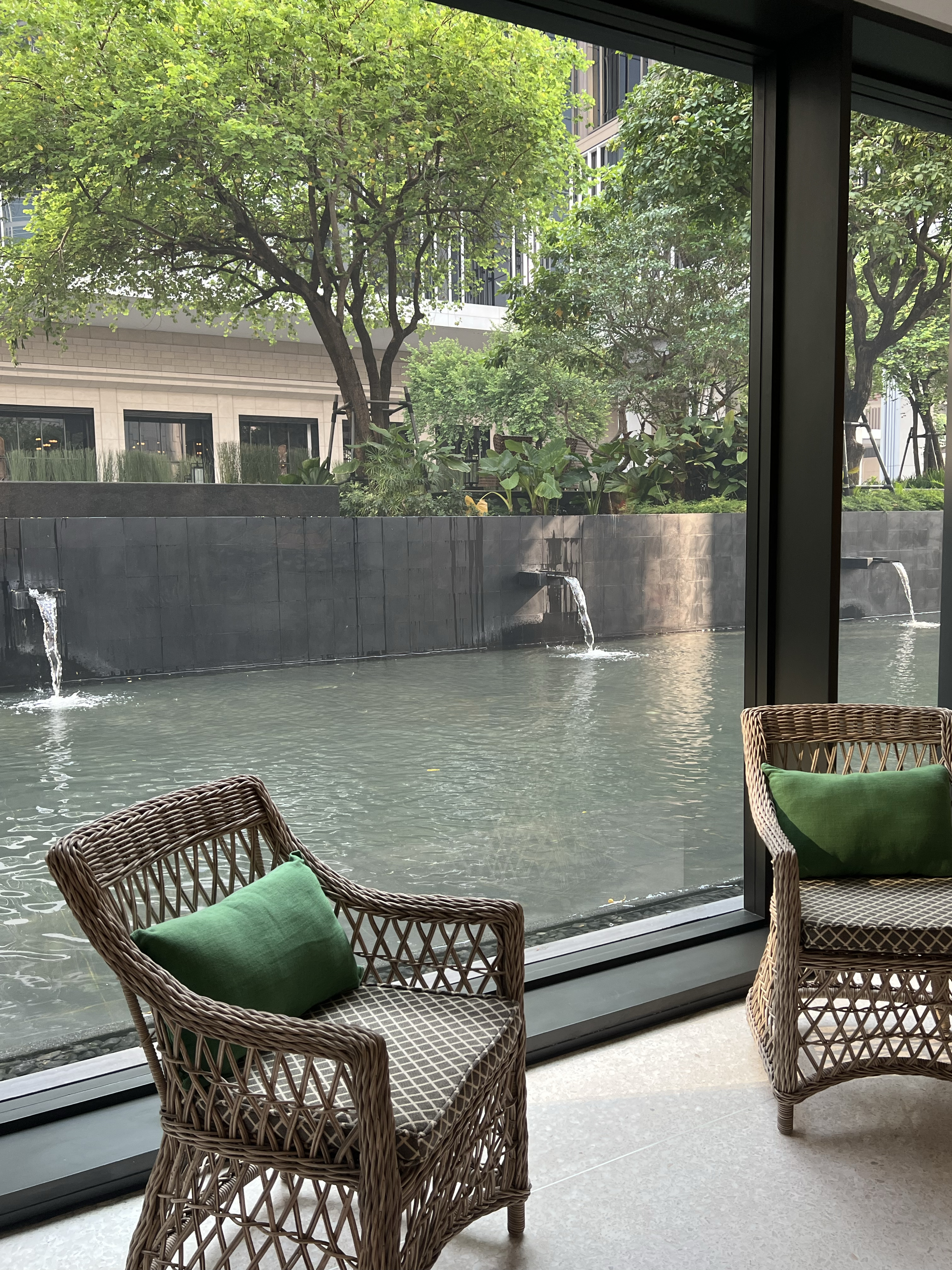 Chillin in BKK| ļϺӱߵ̩ʽȼ Four seasons Bangkok