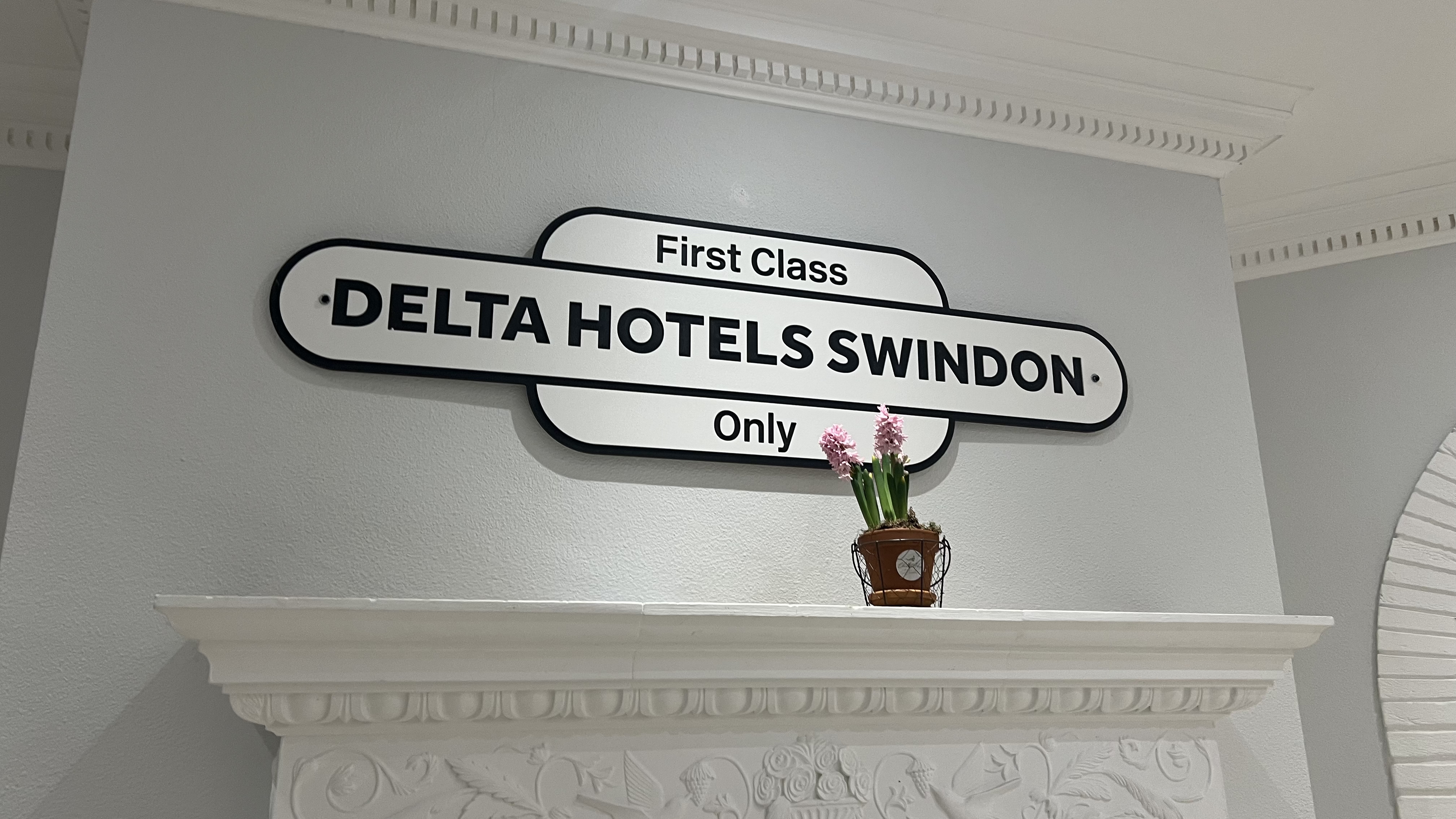 Delta hotels Swindon ˹µǵ¶ƵAlton BarnesٰͶ˹׷ס