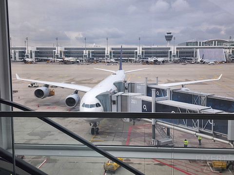 汉莎航空经济舱：慕尼黑-纽约JFK；A340-600执飞