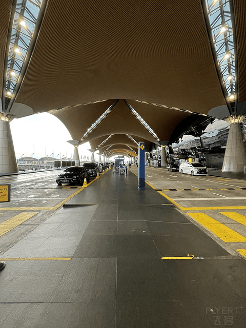 吉隆坡机场环亚休息室与好久不见的深航 KUL-SZX, ZH9030