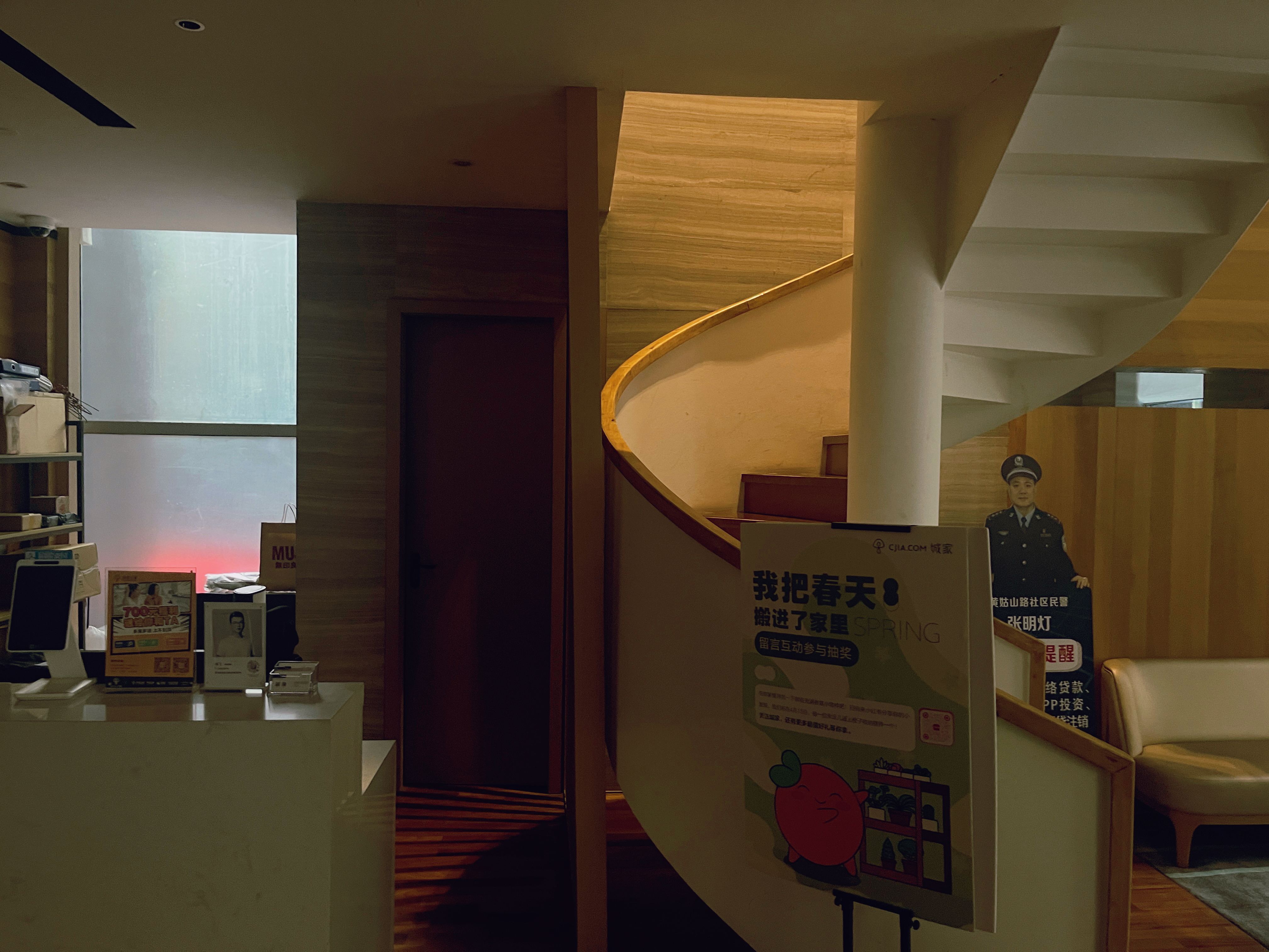 ݻѡվƵ꣺ڴAtwell Suites