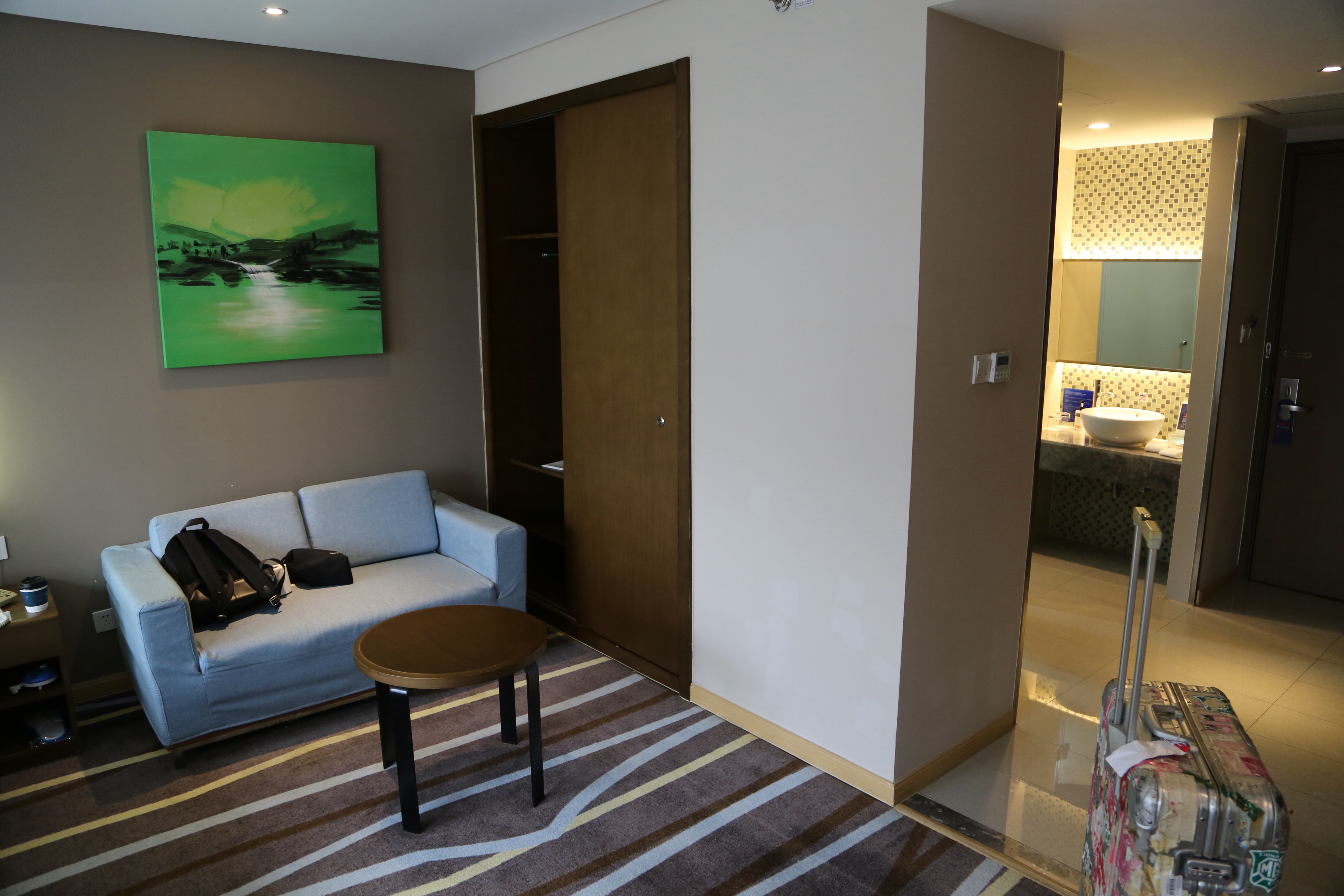 ݻѡվƵ꣺ڴAtwell Suites