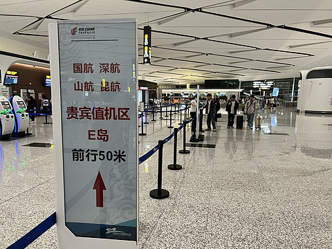 与雪山来一场邂逅｜成都天府 - 稻城亚丁，国内最高民航机场公务舱飞行体验