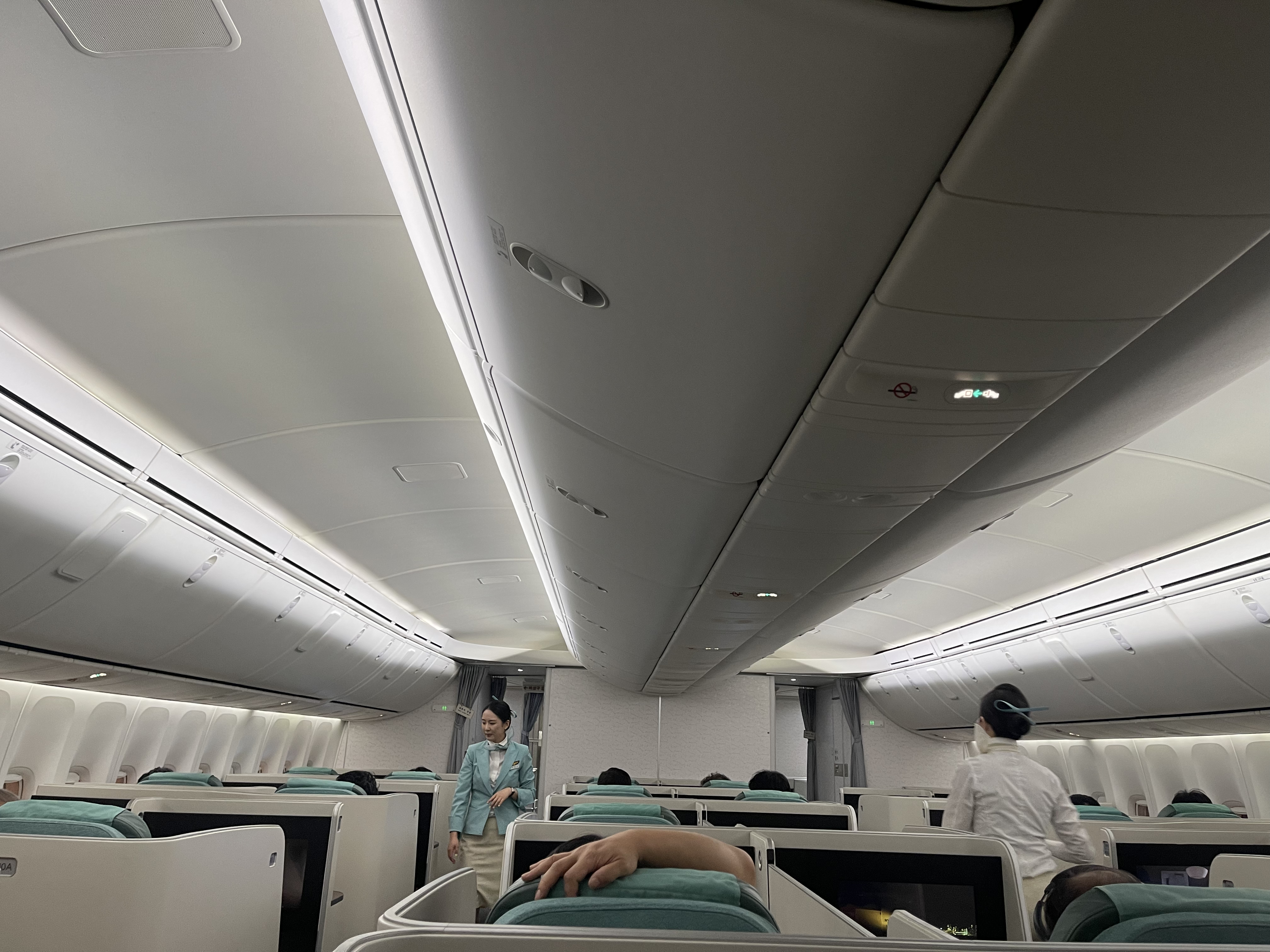 Korean Air 748