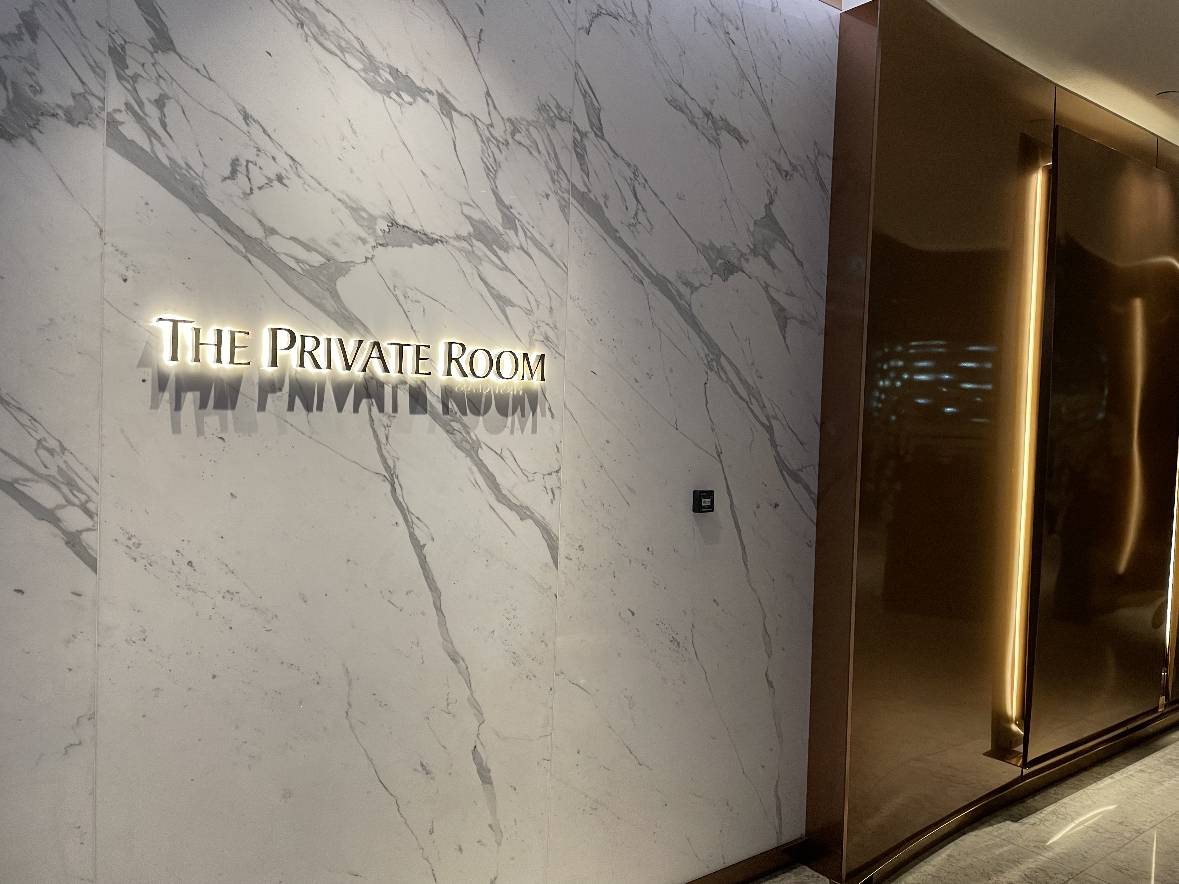 ºͷȲռºThe Private Room鱨