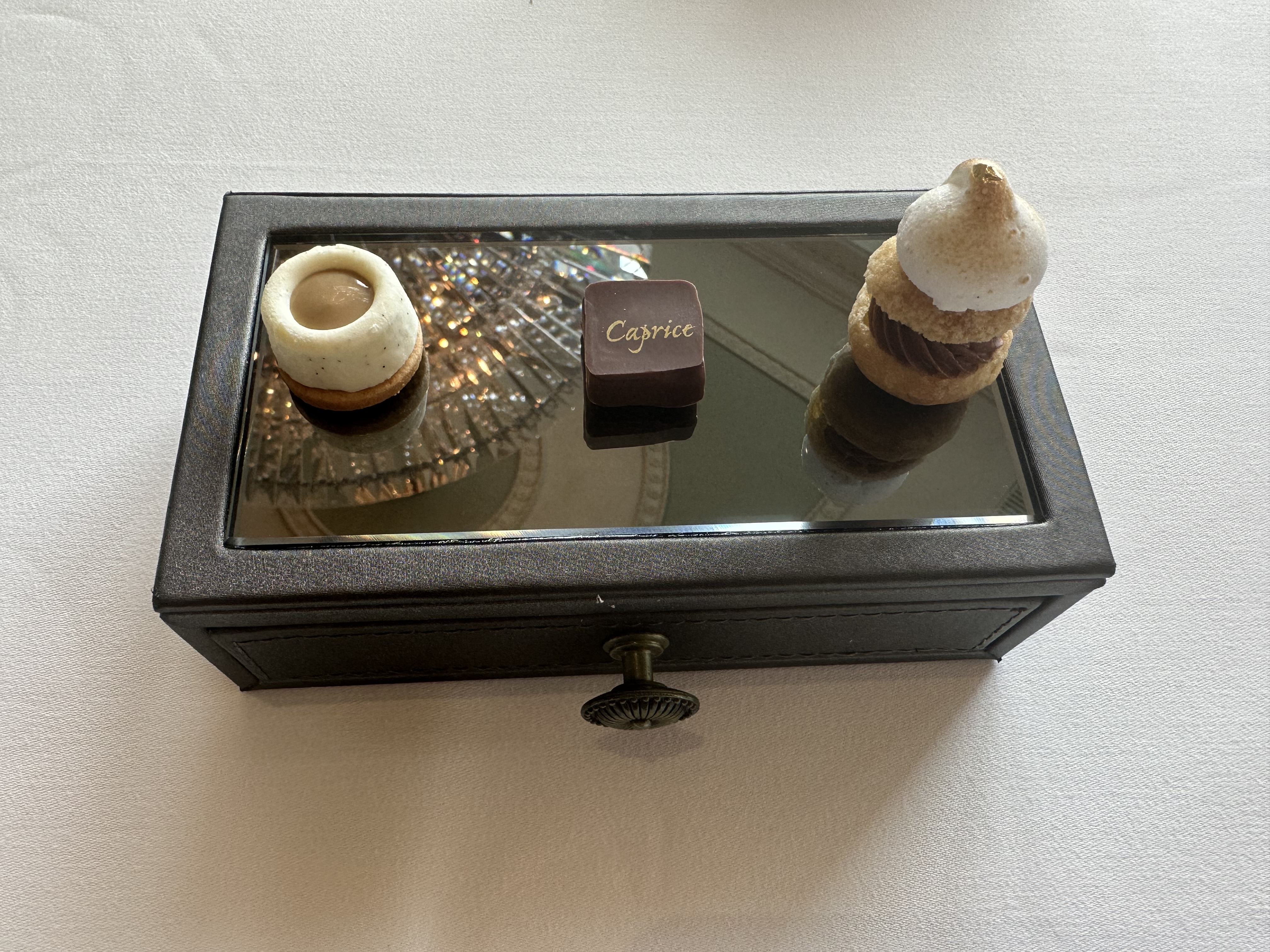 ļƵ Four Seasons Hotel Hong Kong