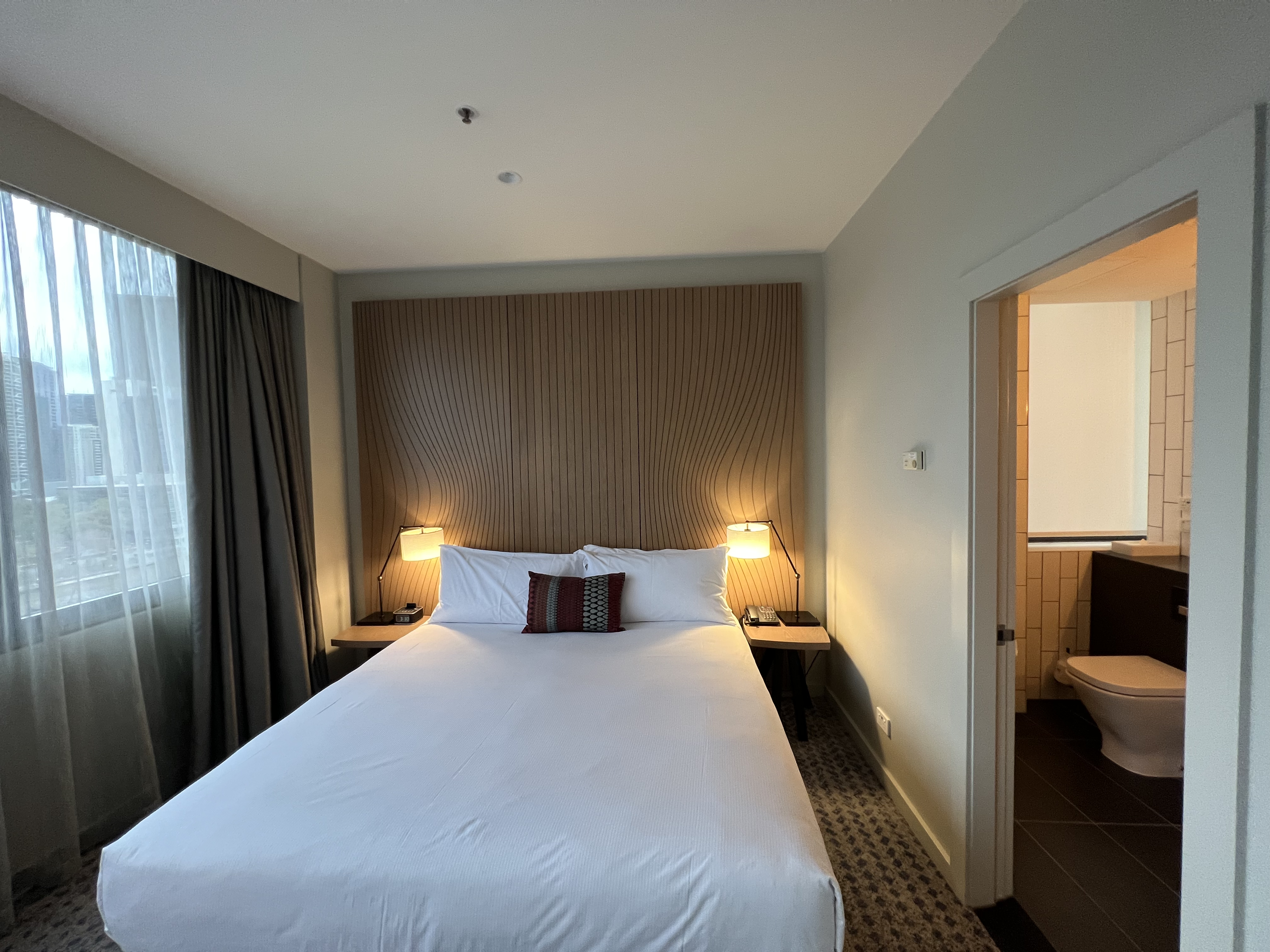 DoubleTree by Hilton Melbourne īϣ־ƵꡪʺӾ󴲷 ס