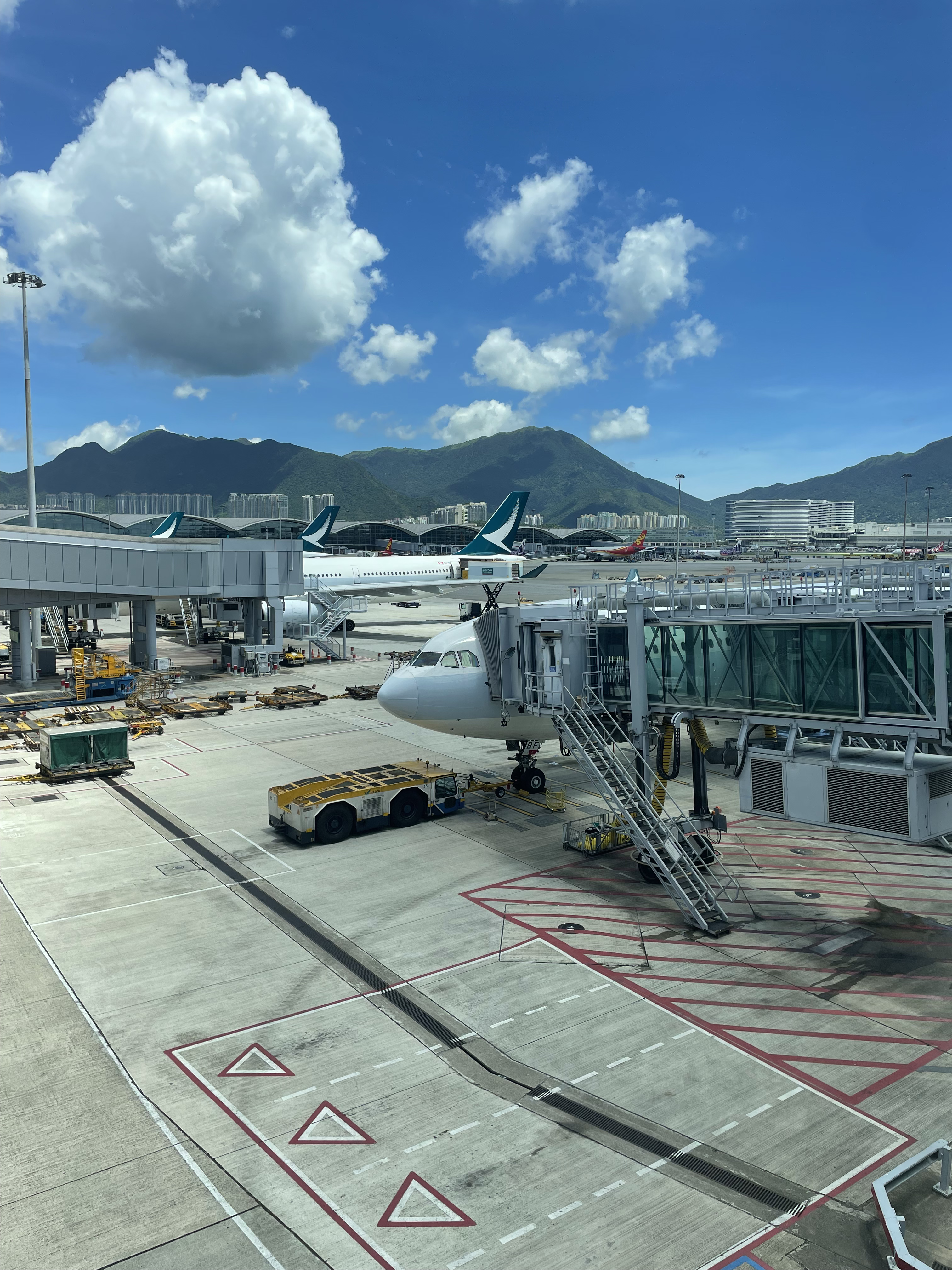 CX360  HKG-PVG