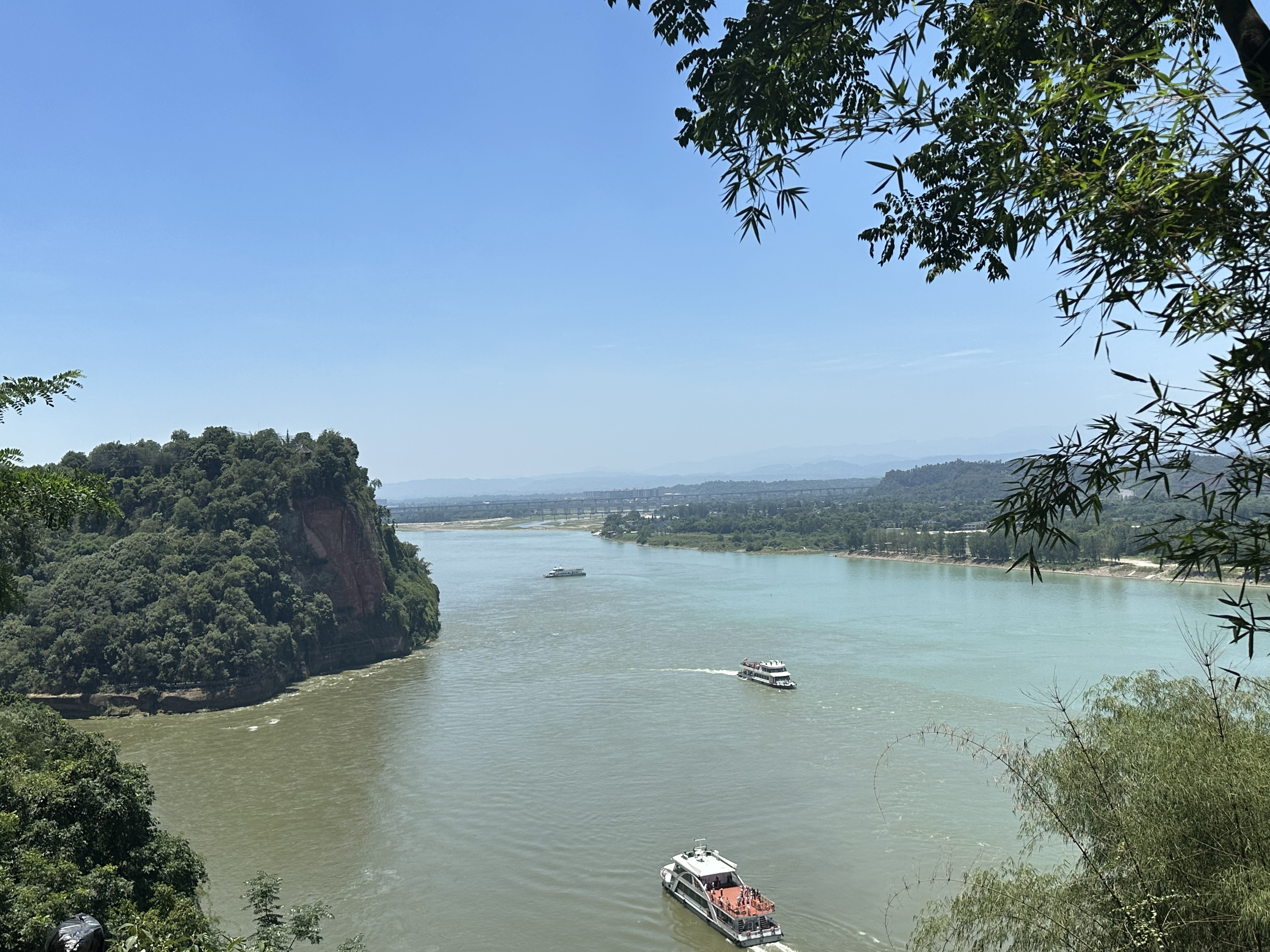 ݷ  ɽƵ Ramada Leshan Hotel