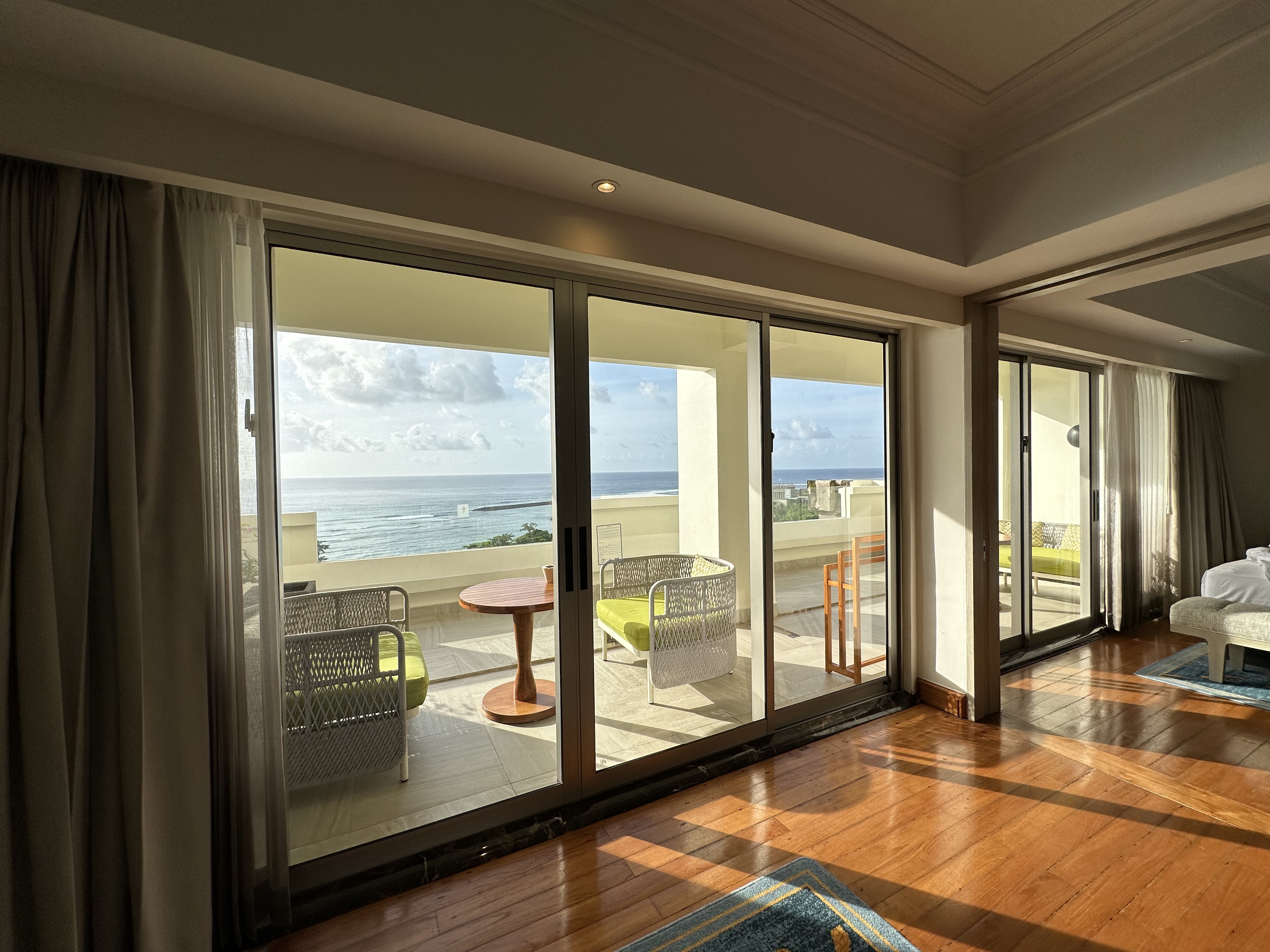 嵺£ܸOcean Front Suite׷