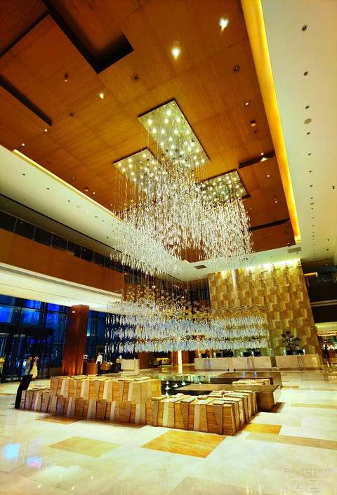 人潮汹涌下的贵阳中天凯悦酒店入住体验