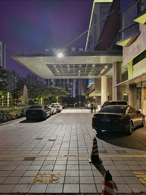 人潮汹涌下的贵阳中天凯悦酒店入住体验