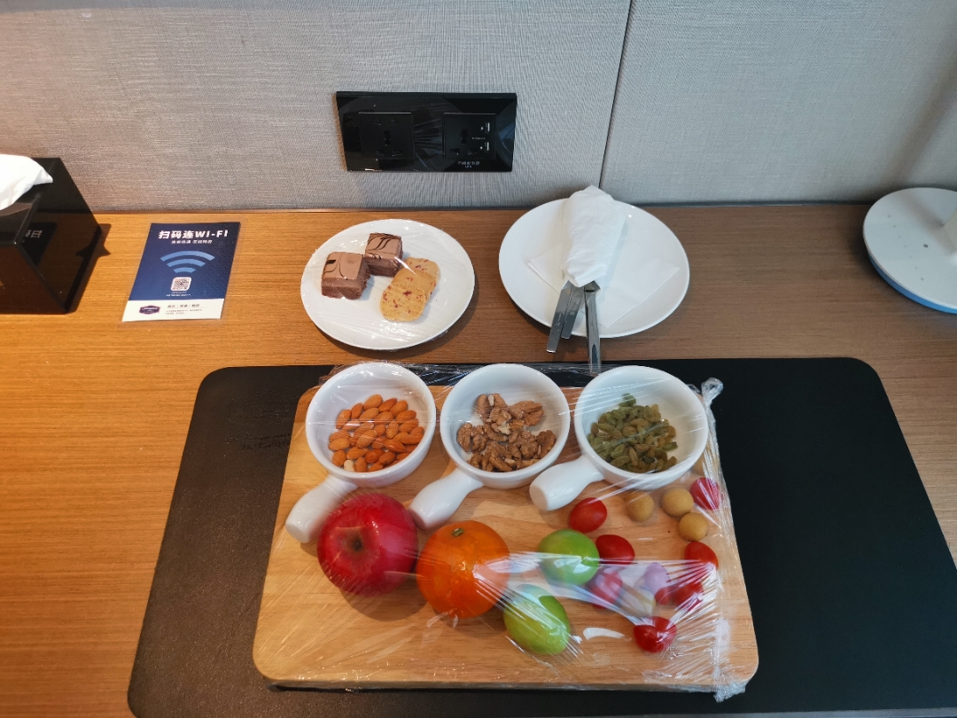 ԶһƬˮˮɽǳʹ@Hampton by Hilton Kunming South Station