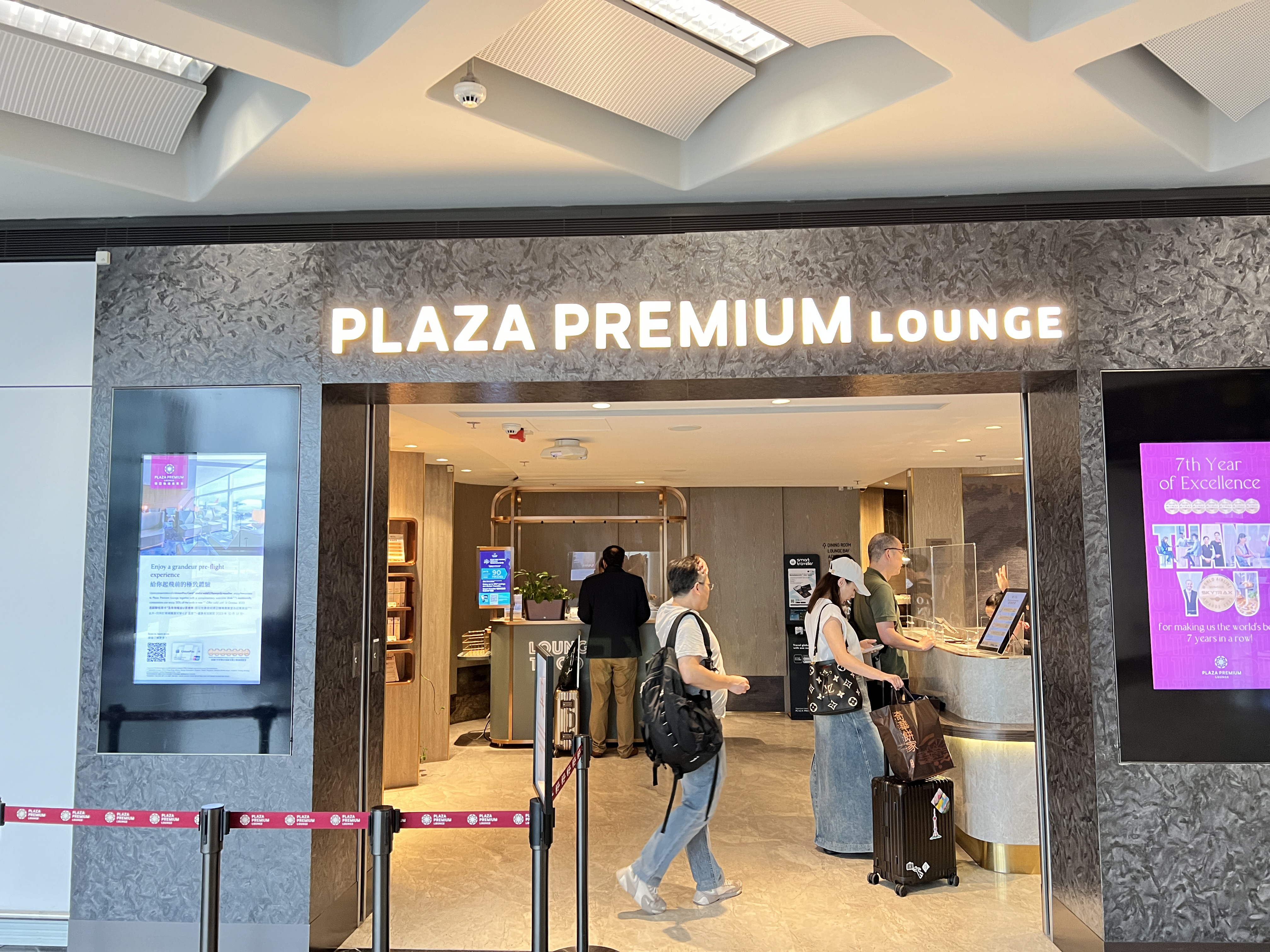 ۹ʻ Plaza Premium Lounge ھ 